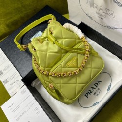 프라다 퀼팅 나일론 체인 버킷백 1BH038