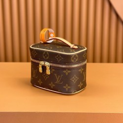 루이비통 니스 나노 메이크업 케이스 M44936